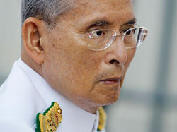 Король Таиланда помиловал оскорбившего его американца