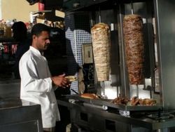 В ОАЭ ежедневно в рамадан выбрасывается 500 тонн еды