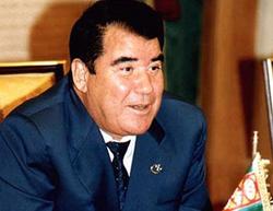 Президент Туркмении выпустил книгу любовных поэм