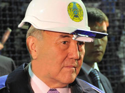 Таджики провозгласили Назарбаева 