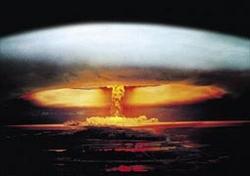 Гитлер взорвал две атомные бомбы - жив человек, который наблюдал нацистское ядерное оружие в действии