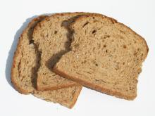 Черствый хлеб с водой поможет дамам похудеть